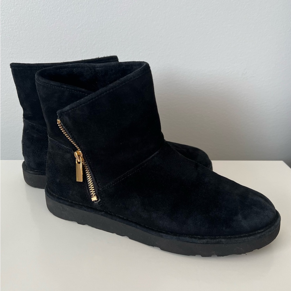 🖤 UGG Kip - Black Short Mini Ankle Boot - 9 🖤
